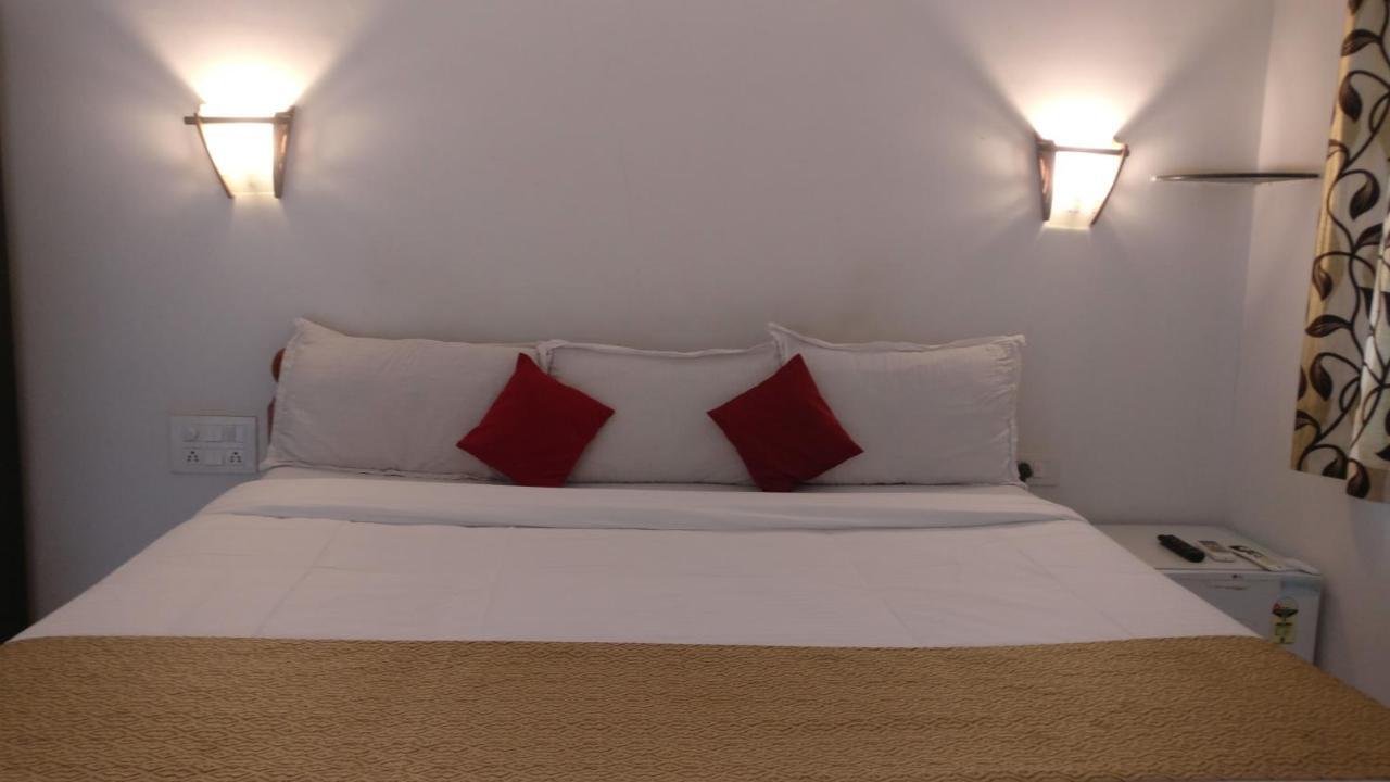 Hotel Mj Beach Resort Baga Ngoại thất bức ảnh